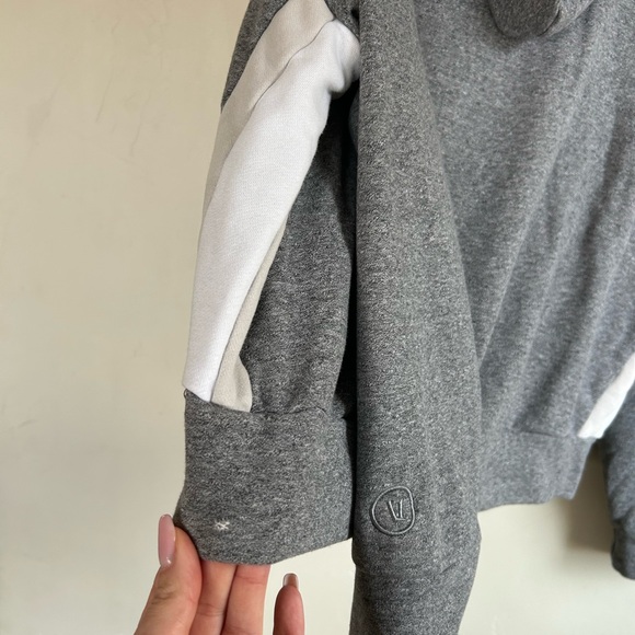 Vuori boxy gray hoodie women’s L white beige side stripes drawstring + pull tag - Picture 8 of 13